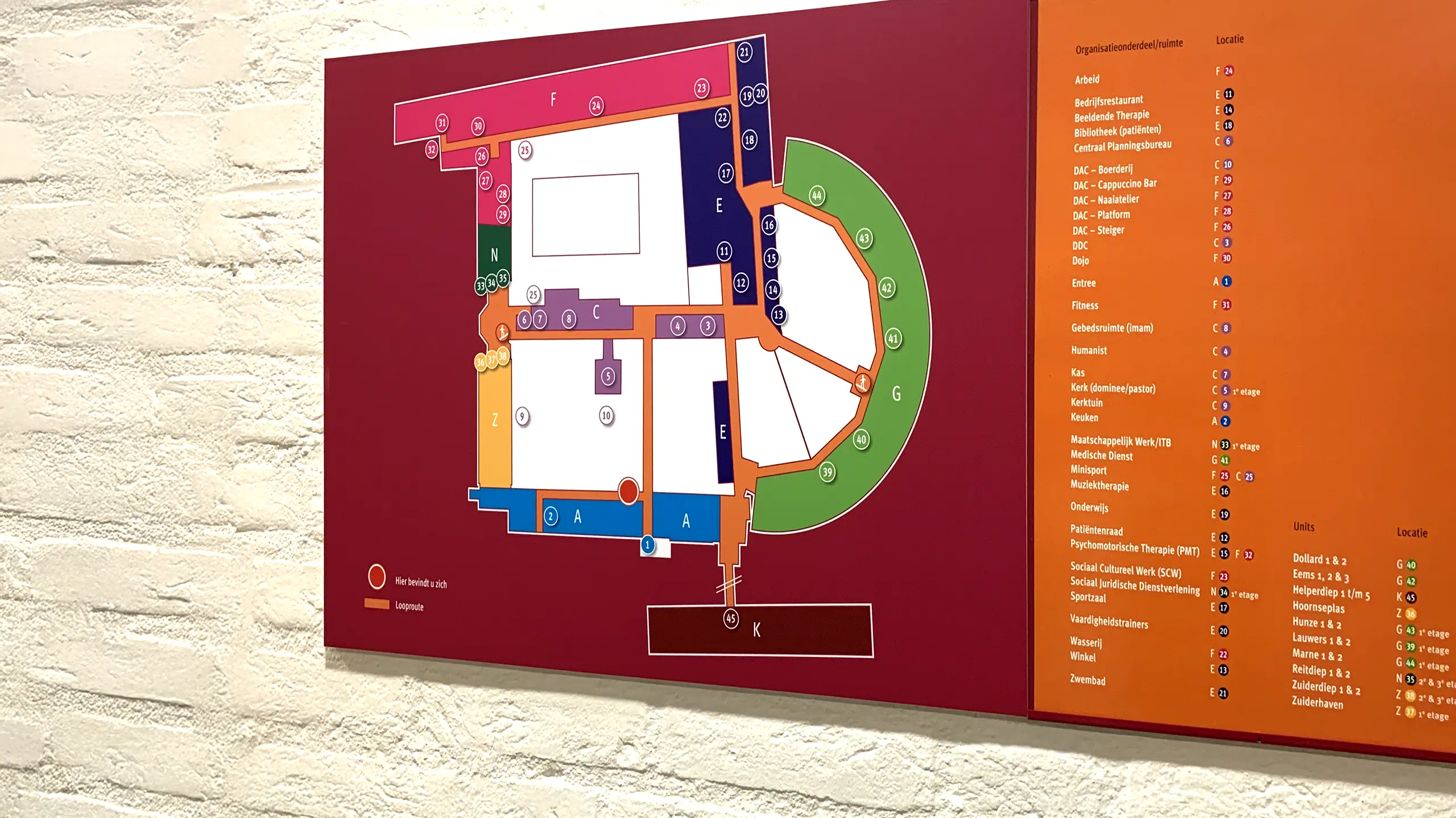 Informatiebord ontwerp en visuele routing intern voor Mesdagkliniek in Groningen door Dorèl Extrabold